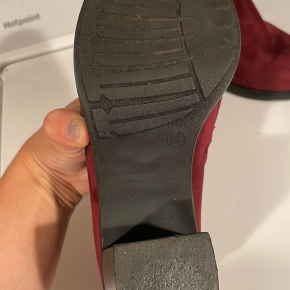 Burgundy Hot Kiss Suede Zipper Ankle Boots size 8 1/2 - Picture 5 of 6
